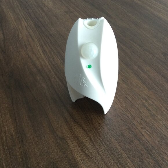 4-Pack Air Wick Plug-In Scented Oil Warmers (No Scent Oil Included) - Picture 2 of 5